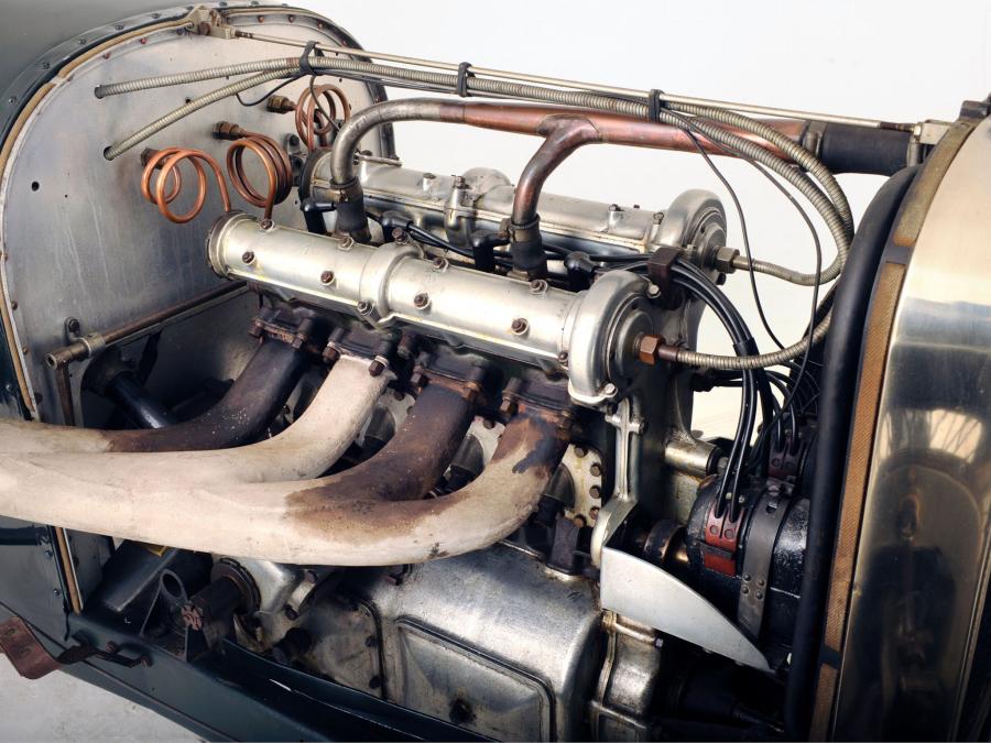 Моторный отсек Sunbeam 2-Litre Grand Prix 1922 года  (фото 9 из 12)